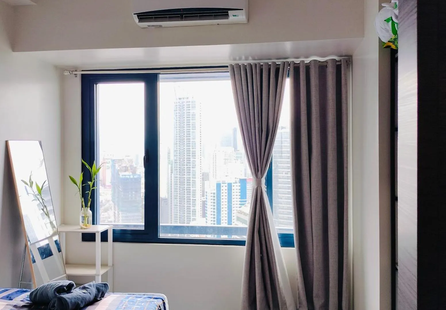 Cozy & Stylish Staycation And Netflix - Wifi And Pool Manila Apartment